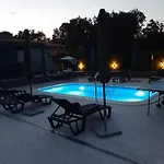 וילה House With Pool And A Jacuzzi