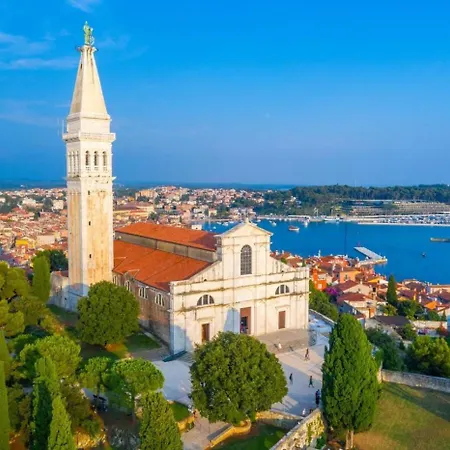 House With Pool And A Jacuzzi Βίλα