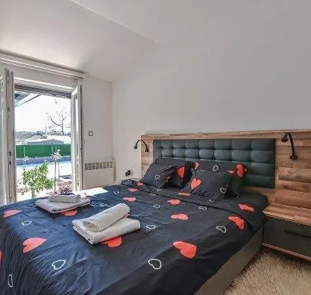 Βίλα House With Pool And A Jacuzzi Fažana
