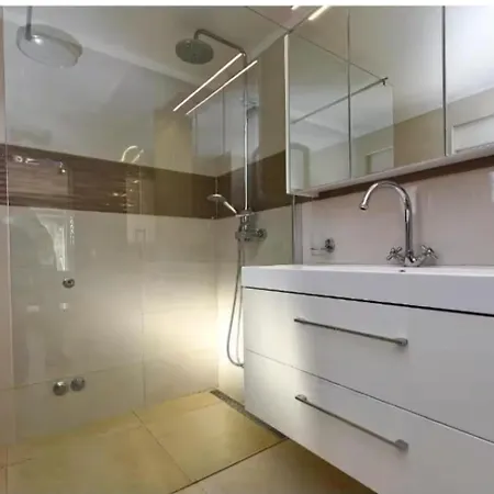 House With Pool And A Jacuzzi * Fažana