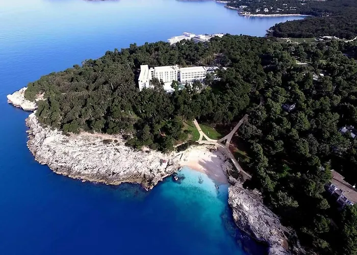 House With Pool And A Jacuzzi * Fažana