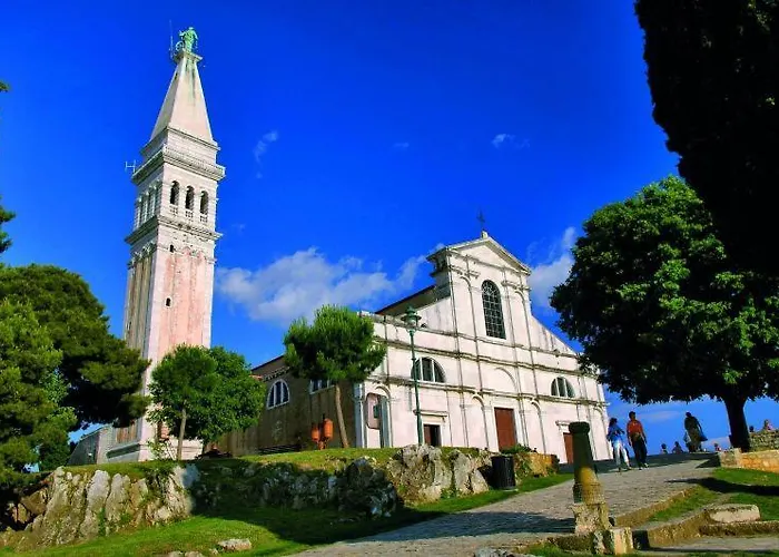 Villa House With Pool And A Jacuzzi *