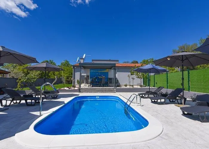 House With Pool And A Jacuzzi Villa