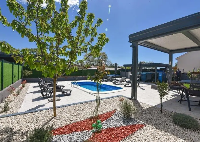 Βίλα House With Pool And A Jacuzzi *