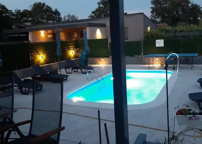 House With Pool And A Jacuzzi Villa Fažana