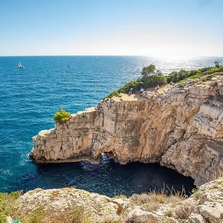 House With Pool And A Jacuzzi Villa *