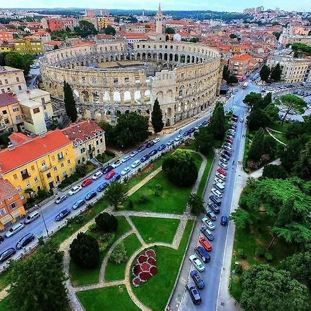 House With Pool And A Jacuzzi Villa