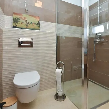 Villa House With Pool And A Jacuzzi Fazana