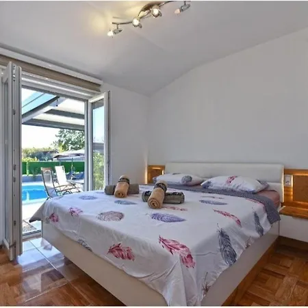 House With Pool And A Jacuzzi Villa