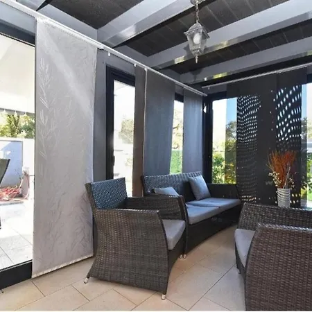 Villa House With Pool And A Jacuzzi