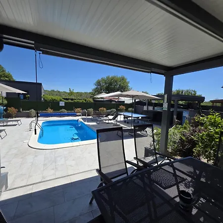 House With Pool And A Jacuzzi Villa *
