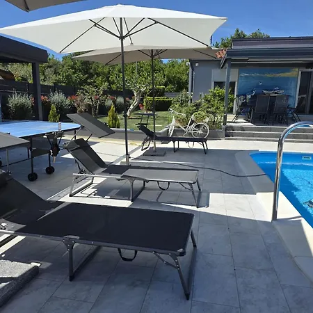 Villa House With Pool And A Jacuzzi *